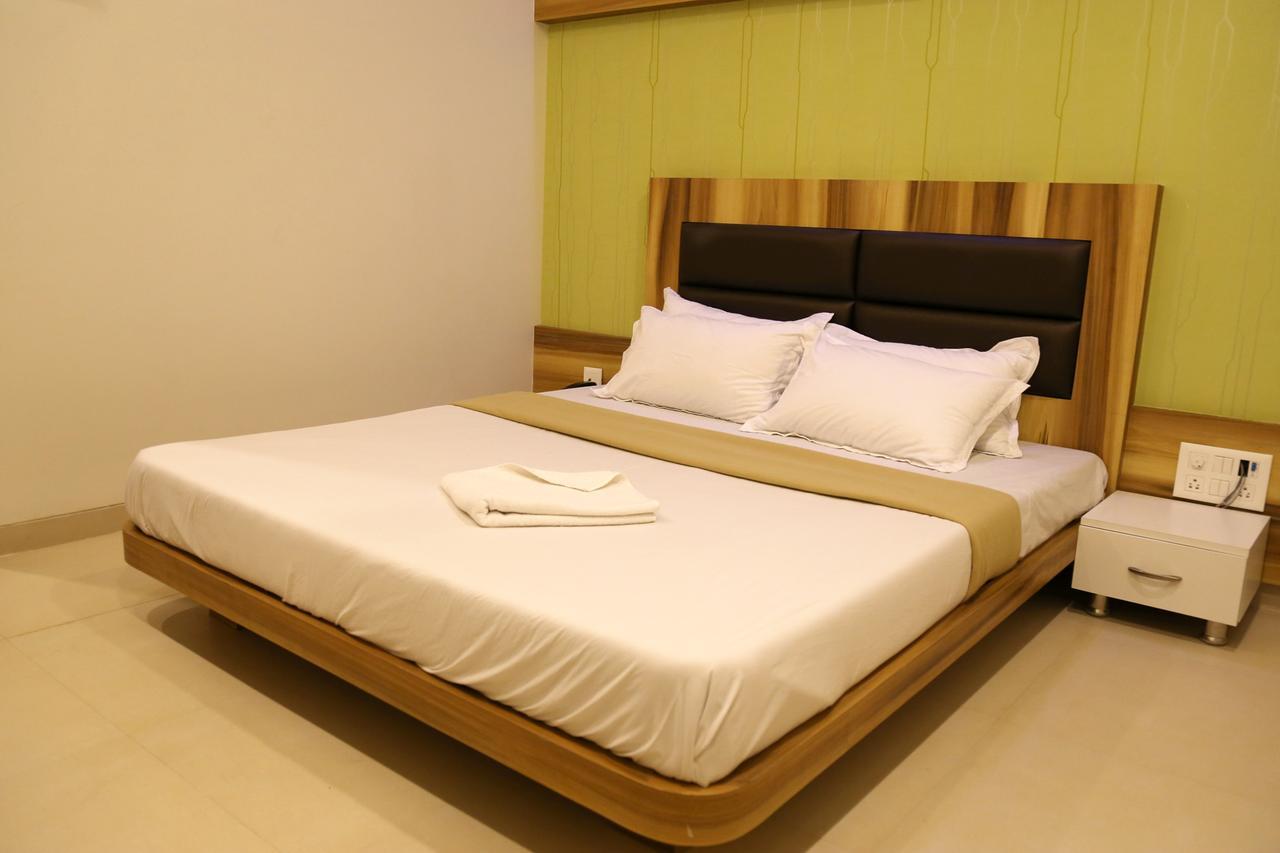 Hotel Vrinda Lātūr Εξωτερικό φωτογραφία