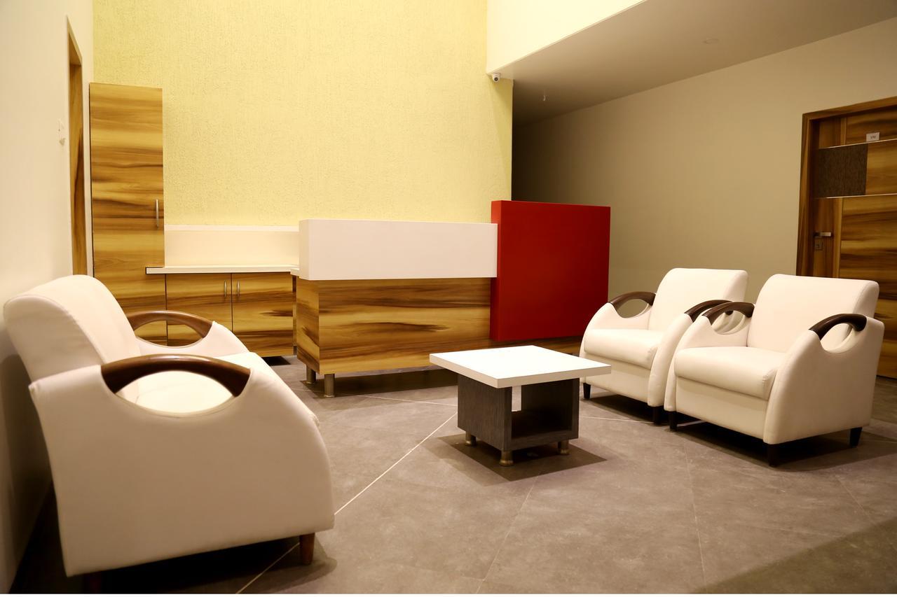 Hotel Vrinda Lātūr Εξωτερικό φωτογραφία