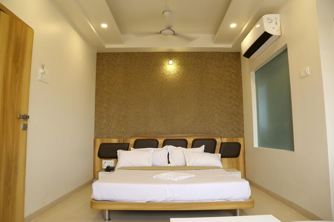 Hotel Vrinda Lātūr Εξωτερικό φωτογραφία