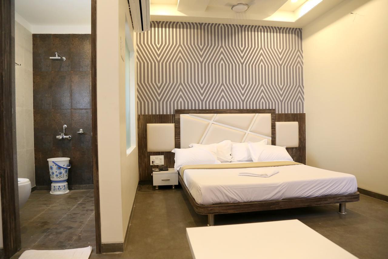 Hotel Vrinda Lātūr Εξωτερικό φωτογραφία