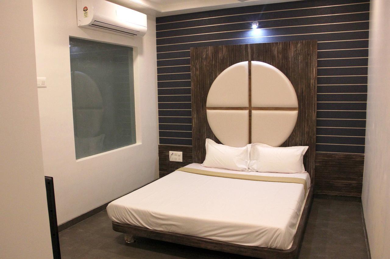 Hotel Vrinda Lātūr Εξωτερικό φωτογραφία